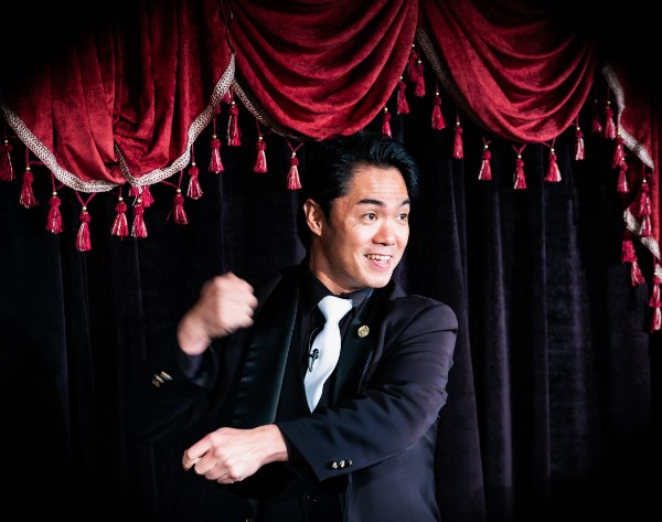 Shoot Ogawa performing live